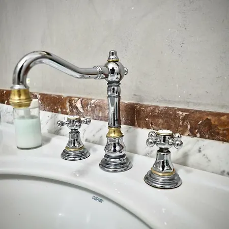 Elegante E Lussuosa Dimora Barnabiti Appartamento